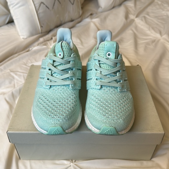 Adidas UltraBoost - Picture 3 of 6